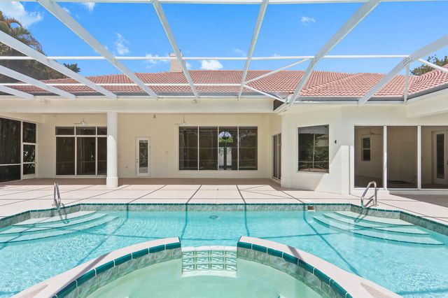 8280 Woodsmuir Drive, Palm Beach Gardens, FL 33412