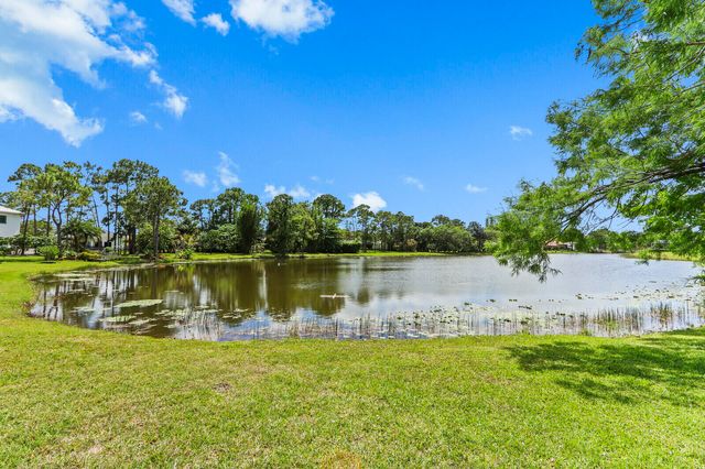 8280 Woodsmuir Drive, Palm Beach Gardens, FL 33412