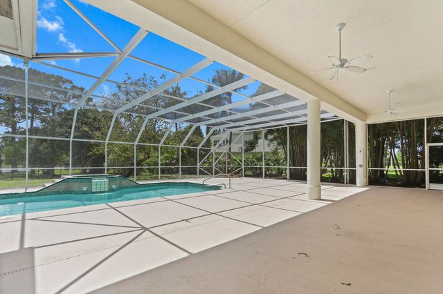 8280 Woodsmuir Drive, Palm Beach Gardens, FL 33412