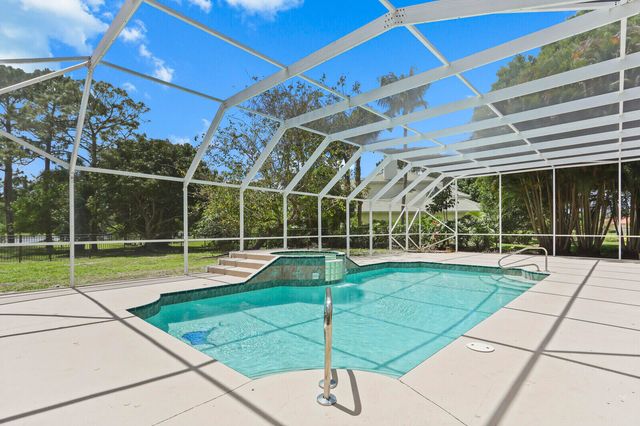 8280 Woodsmuir Drive, Palm Beach Gardens, FL 33412