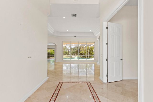 8280 Woodsmuir Drive, Palm Beach Gardens, FL 33412