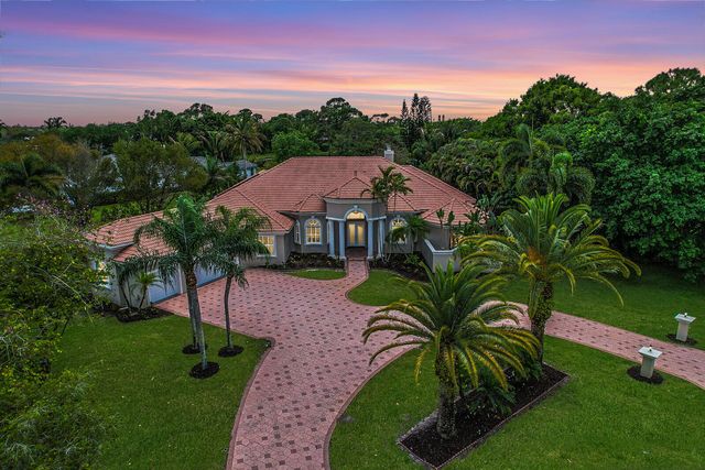 8280 Woodsmuir Drive, Palm Beach Gardens, FL 33412