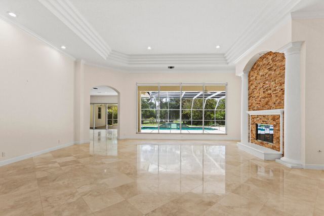 8280 Woodsmuir Drive, Palm Beach Gardens, FL 33412