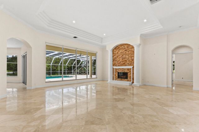 8280 Woodsmuir Drive, Palm Beach Gardens, FL 33412