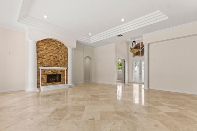 8280 Woodsmuir Drive, Palm Beach Gardens, FL 33412