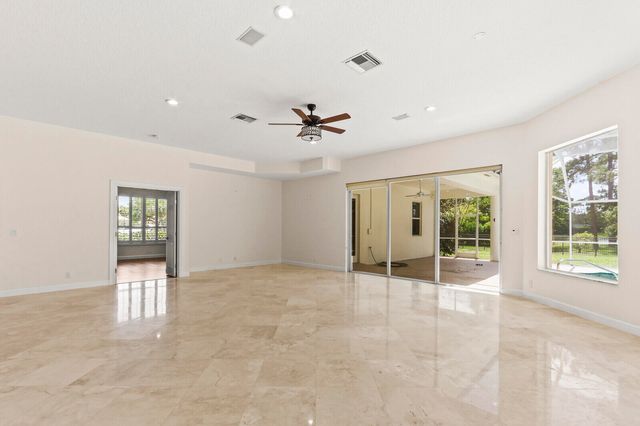 8280 Woodsmuir Drive, Palm Beach Gardens, FL 33412