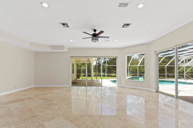 8280 Woodsmuir Drive, Palm Beach Gardens, FL 33412