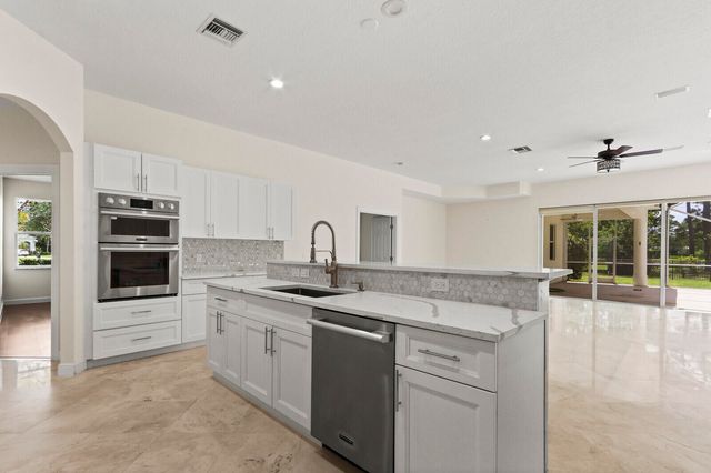 8280 Woodsmuir Drive, Palm Beach Gardens, FL 33412