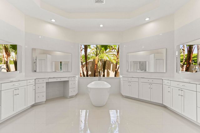8280 Woodsmuir Drive, Palm Beach Gardens, FL 33412