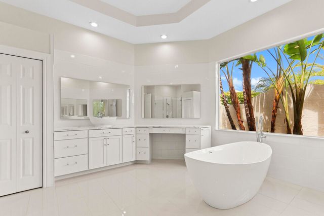 8280 Woodsmuir Drive, Palm Beach Gardens, FL 33412