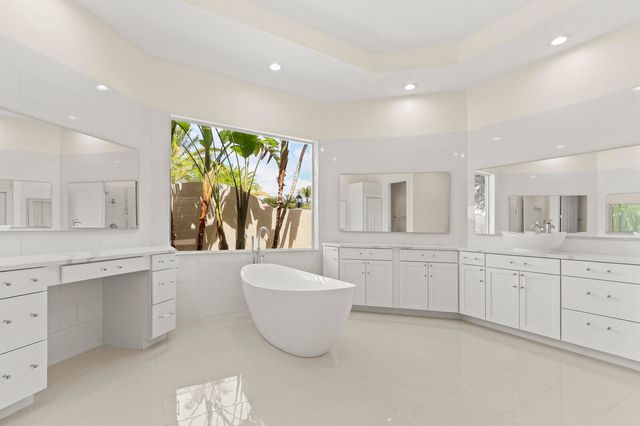 8280 Woodsmuir Drive, Palm Beach Gardens, FL 33412