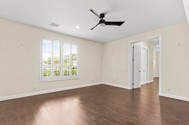 8280 Woodsmuir Drive, Palm Beach Gardens, FL 33412