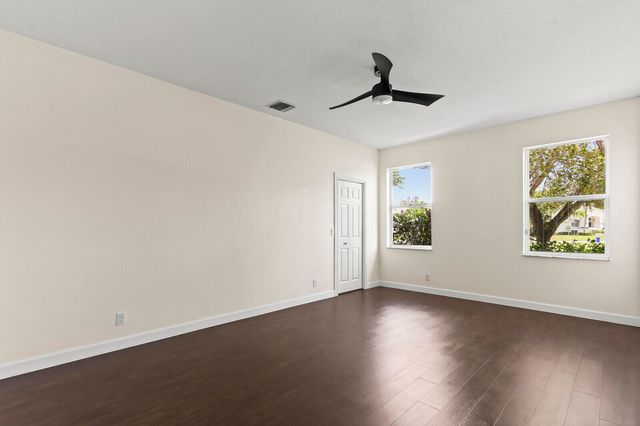 8280 Woodsmuir Drive, Palm Beach Gardens, FL 33412