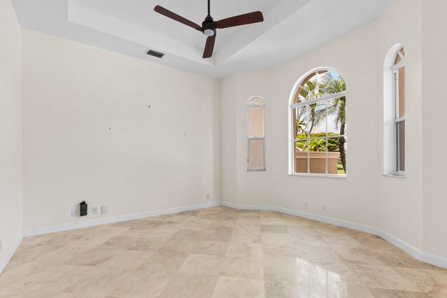 8280 Woodsmuir Drive, Palm Beach Gardens, FL 33412