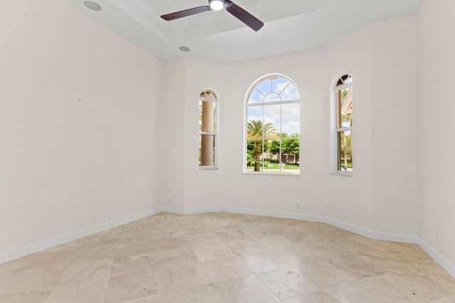 8280 Woodsmuir Drive, Palm Beach Gardens, FL 33412