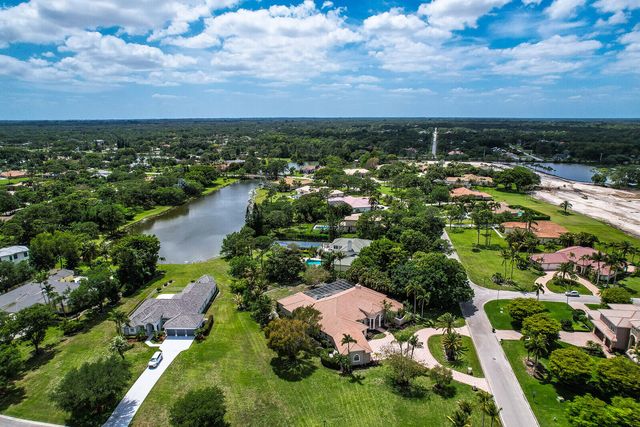 8280 Woodsmuir Drive, Palm Beach Gardens, FL 33412