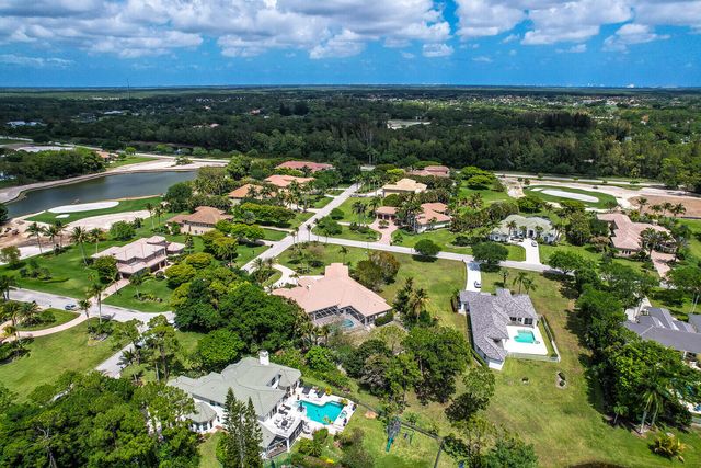 8280 Woodsmuir Drive, Palm Beach Gardens, FL 33412