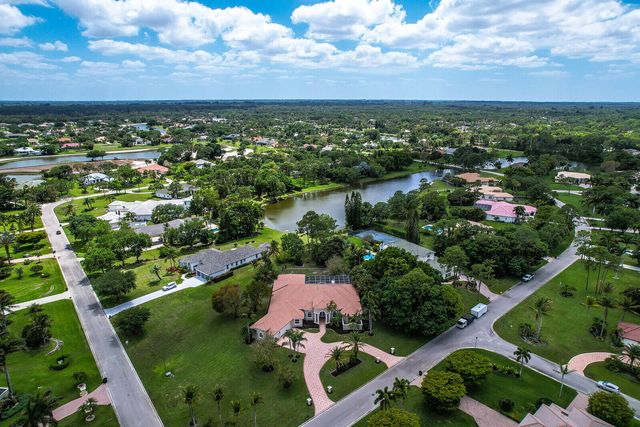 8280 Woodsmuir Drive, Palm Beach Gardens, FL 33412