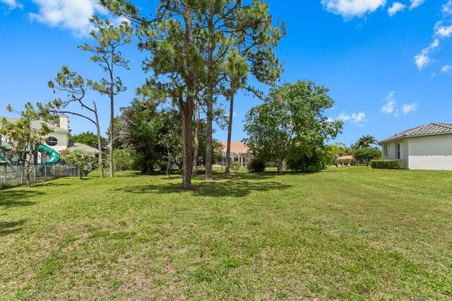 8280 Woodsmuir Drive, Palm Beach Gardens, FL 33412