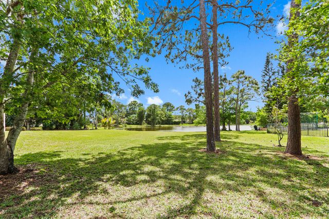 8280 Woodsmuir Drive, Palm Beach Gardens, FL 33412