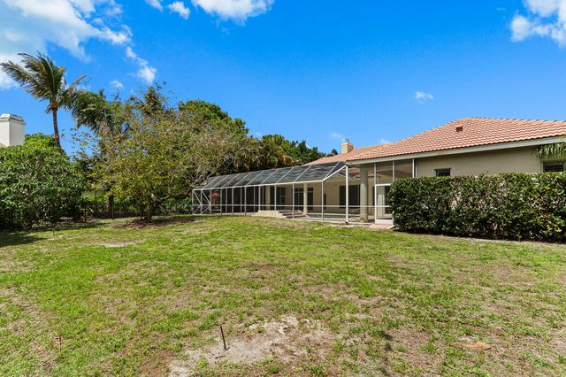 8280 Woodsmuir Drive, Palm Beach Gardens, FL 33412