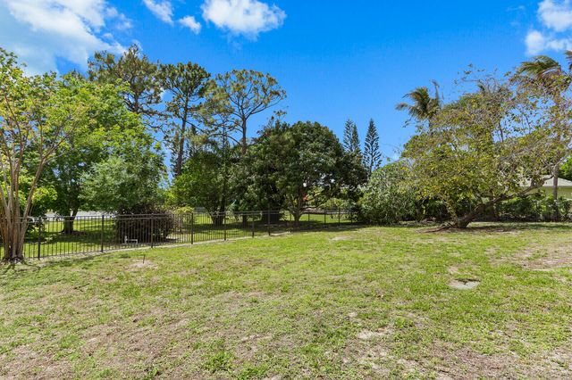 8280 Woodsmuir Drive, Palm Beach Gardens, FL 33412