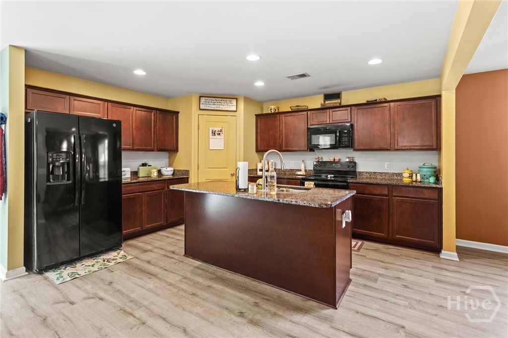 Image 6 of property listing at 31 Blackberry Circle, Guyton, GA 31312