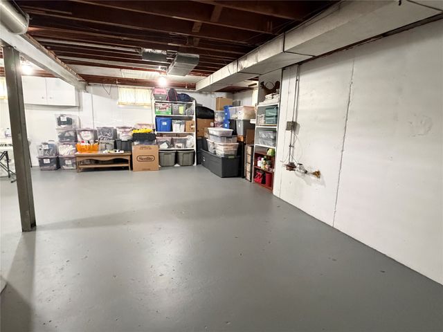309 E 20th Street S, Newton, IA 50208