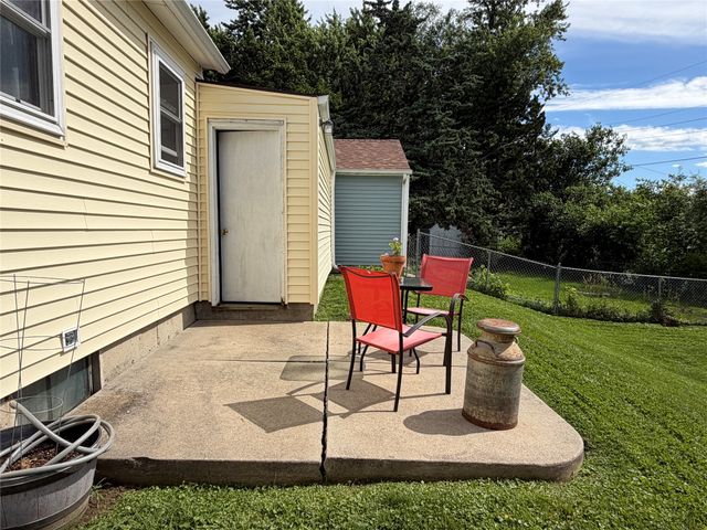 309 E 20th Street S, Newton, IA 50208