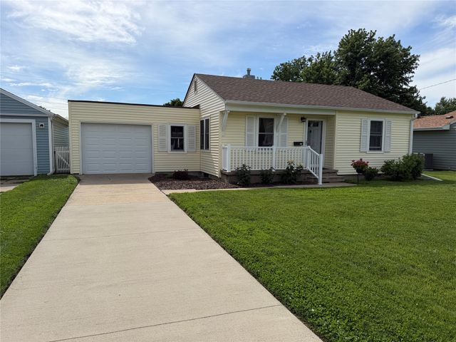 309 E 20th Street S, Newton, IA 50208