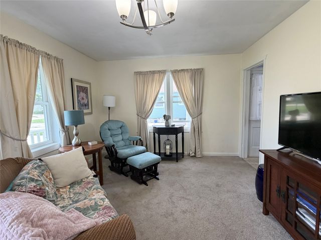 309 E 20th Street S, Newton, IA 50208