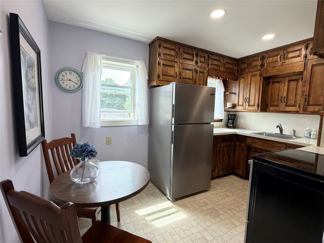 309 E 20th Street S, Newton, IA 50208