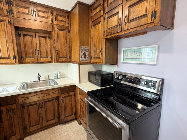 309 E 20th Street S, Newton, IA 50208