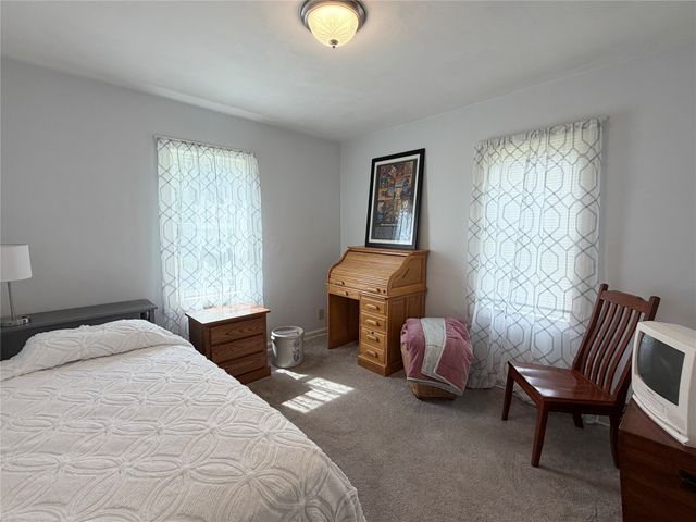 309 E 20th Street S, Newton, IA 50208