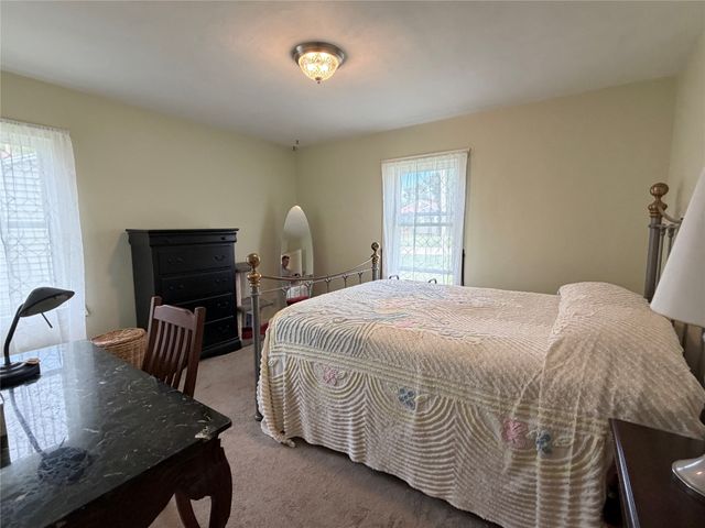 309 E 20th Street S, Newton, IA 50208