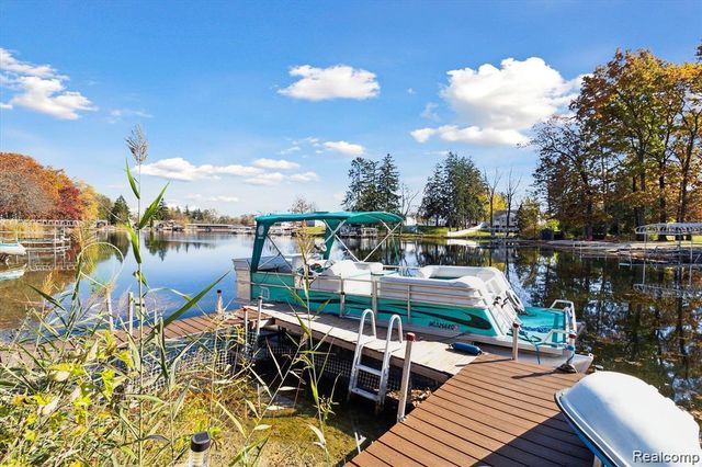 6003 Rolton Court, Waterford Charter Township, MI 48329