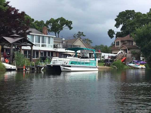 6003 Rolton Court, Waterford Charter Township, MI 48329