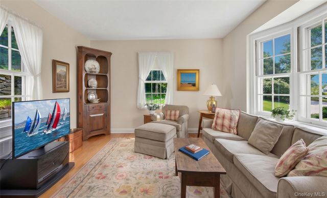 33 Oliphant Avenue, Dobbs Ferry, NY 10522