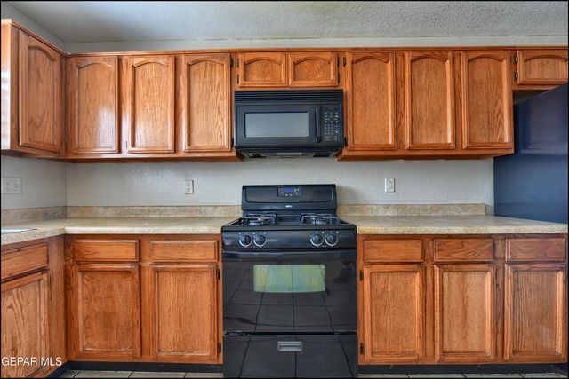 512 FORTENBERRY Place, El Paso, TX 79928
