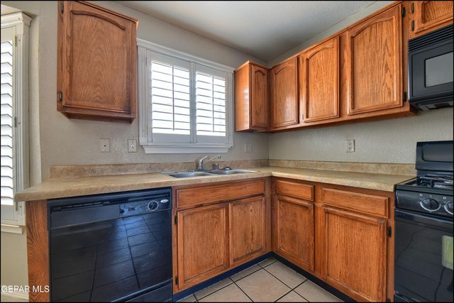 512 FORTENBERRY Place, El Paso, TX 79928
