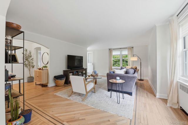 104 Pinewood Rd 3C, Hartsdale, NY 10530