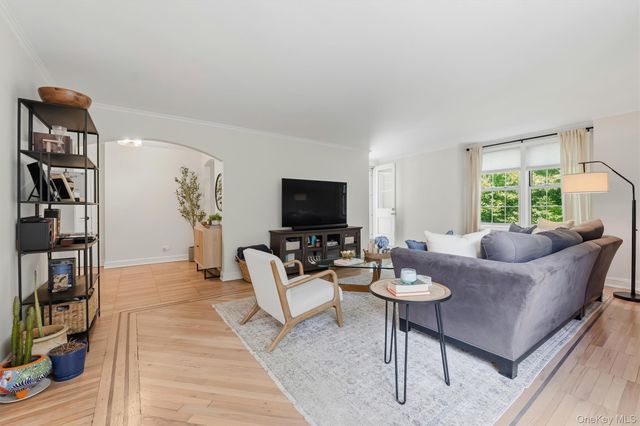 104 Pinewood Rd 3C, Hartsdale, NY 10530
