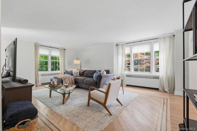 104 Pinewood Rd 3C, Hartsdale, NY 10530