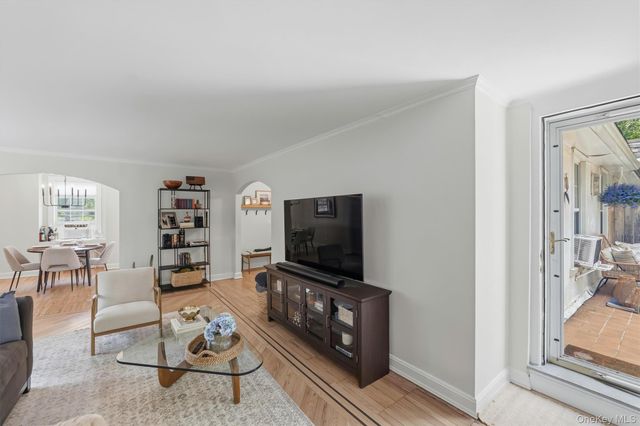 104 Pinewood Rd 3C, Hartsdale, NY 10530