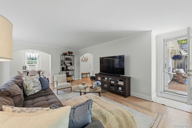 104 Pinewood Rd 3C, Hartsdale, NY 10530