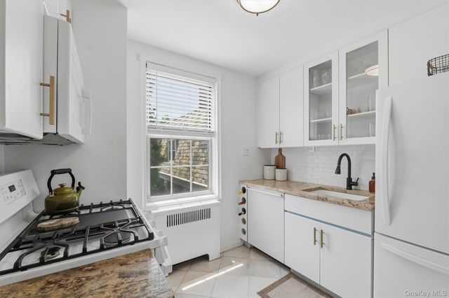 104 Pinewood Rd 3C, Hartsdale, NY 10530