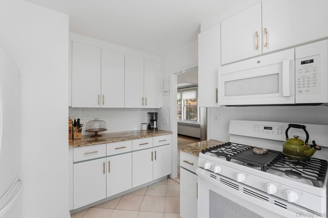 104 Pinewood Rd 3C, Hartsdale, NY 10530