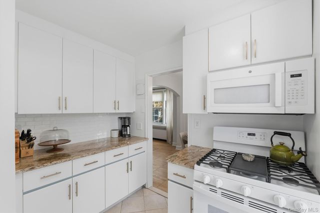 104 Pinewood Rd 3C, Hartsdale, NY 10530