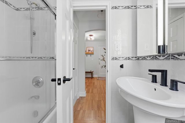104 Pinewood Rd 3C, Hartsdale, NY 10530