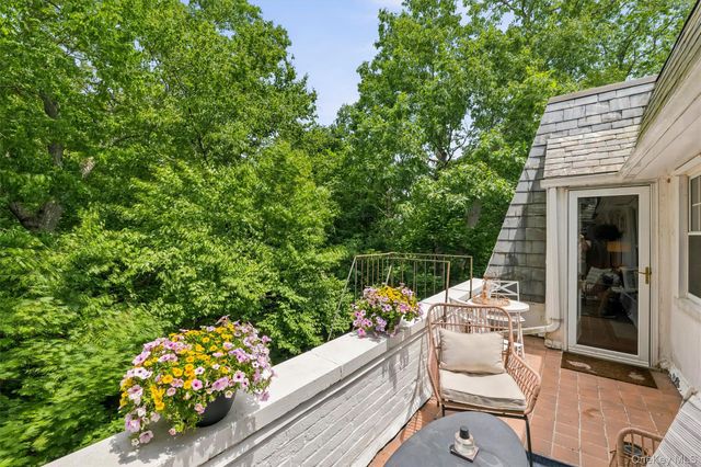 104 Pinewood Rd 3C, Hartsdale, NY 10530